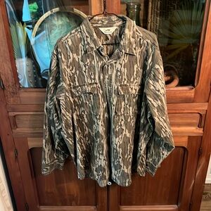 Vintage Duxbak XXL mossy oak bottomland button down.  Missing color button.